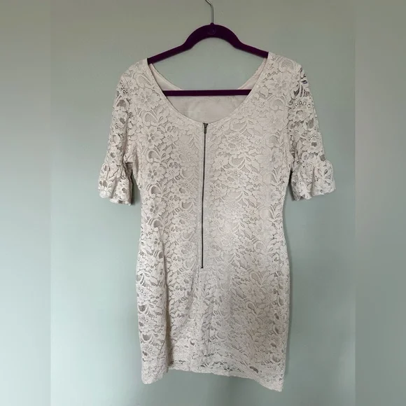 Lace Dress - Picture 3 of 4